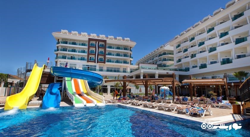 سرسره های آبی استخر روباز هتل